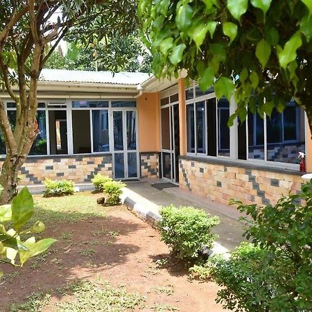 Merian Gardens And Guest House Mukono Town Buitenkant foto