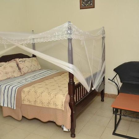 Merian Gardens And Guest House Mukono Town Buitenkant foto