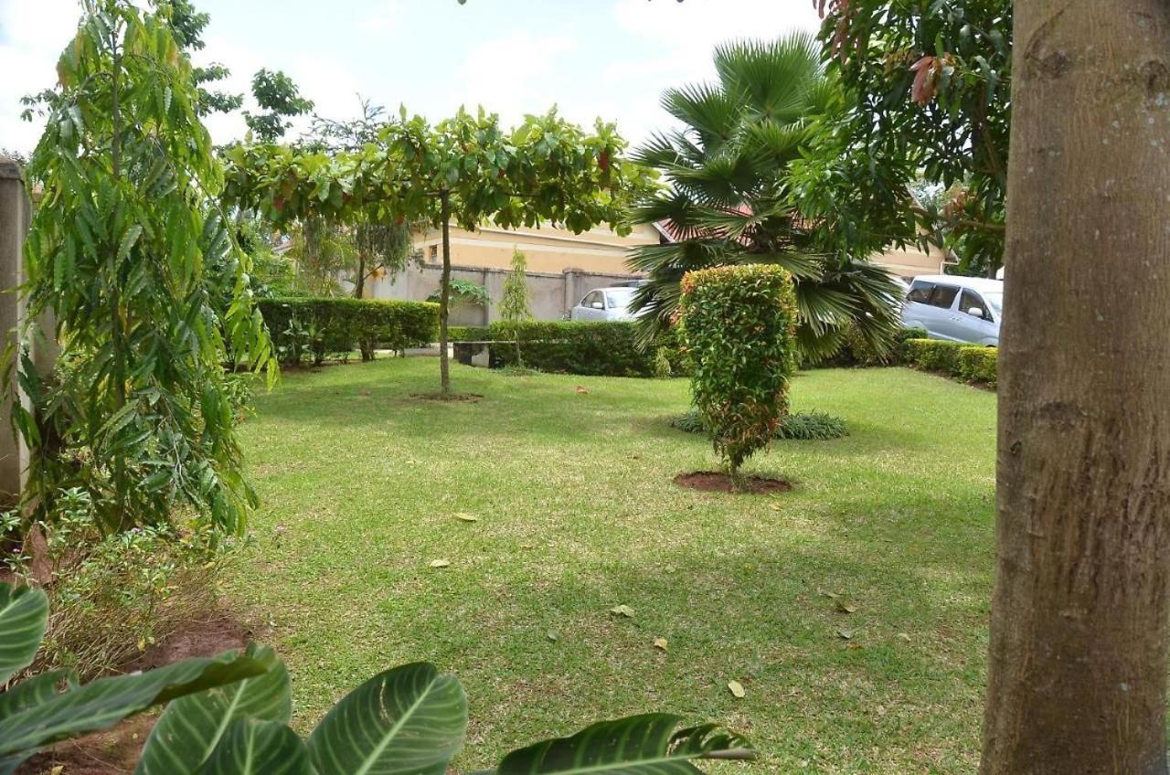 Merian Gardens And Guest House Mukono Town Buitenkant foto