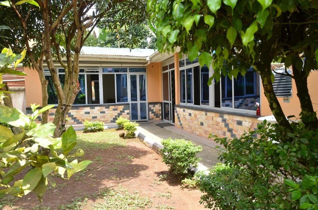 Merian Gardens And Guest House Mukono Town Buitenkant foto