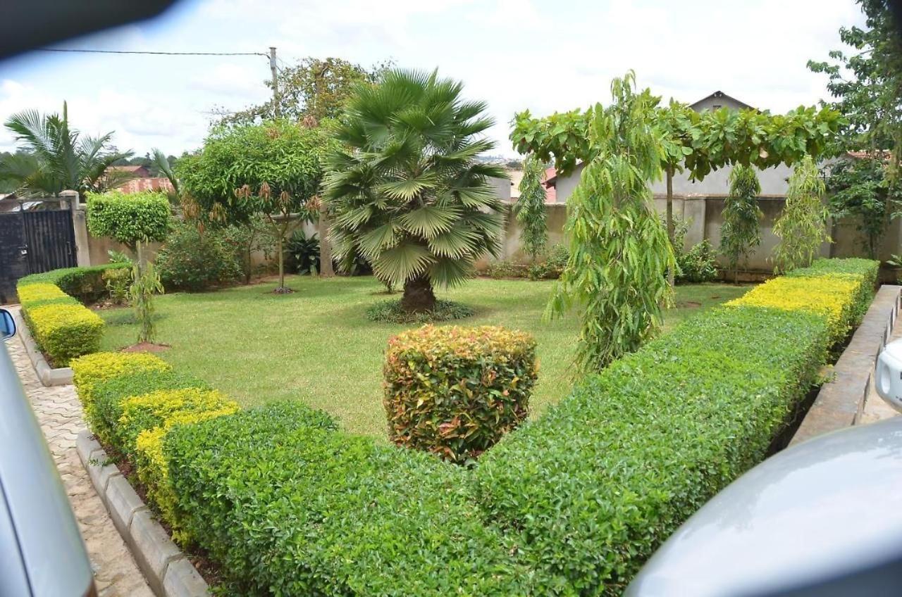 Merian Gardens And Guest House Mukono Town Buitenkant foto